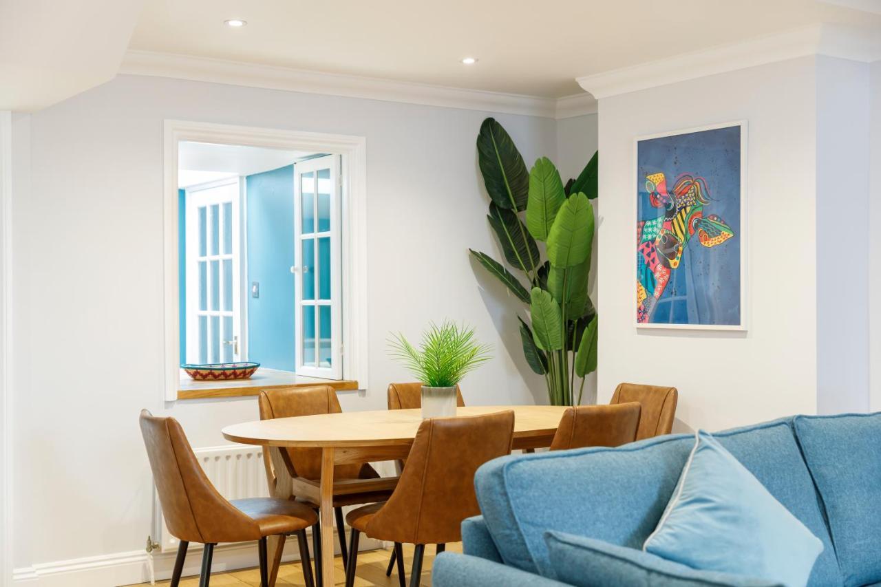 Beautiful Central 3-bed W/roof Terrace & Parking *